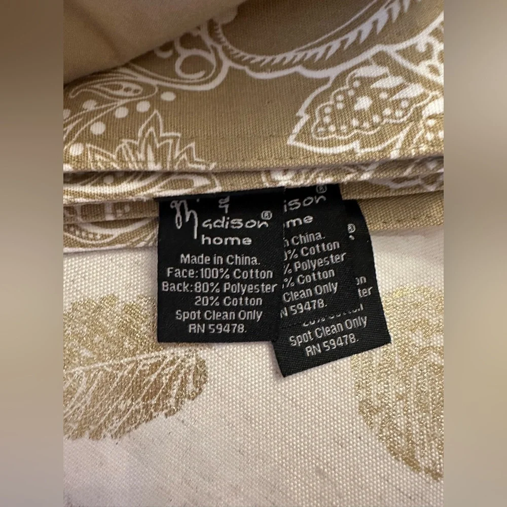 Mercer & Madison home cloth placemats set of six beige & white Paisley design